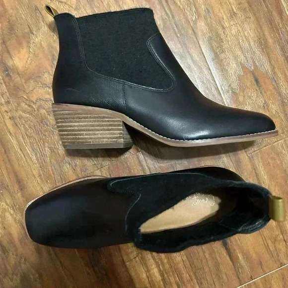 Black Ankle Boots - Picture 3 of 8